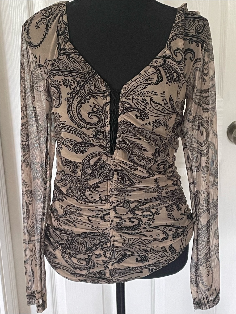 Willow and Root Paisley Ruched Long-Sleeve Top - Beige/Black